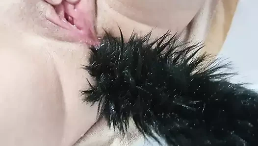 Anal tıkaç ateşli ıslak amcığıma ve sonra götüme kayıyor...