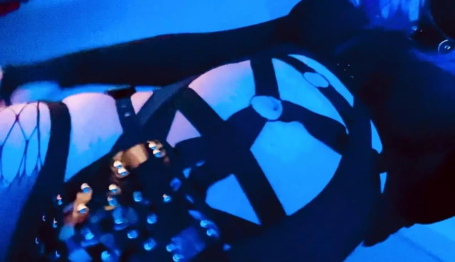 Kıyafetimi sergiliyorum