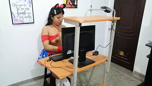 Gördüklerimi ailemize söylemesin diye üvey kızkardeşimle sevişiyorum - bölüm 1