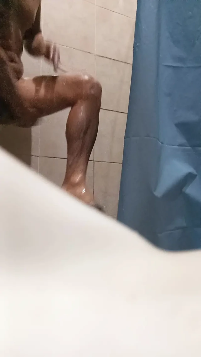 Üvey kardeşinin evinde