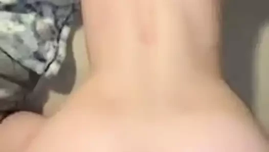 Bf boğayı almasına yardım ediyor