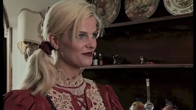 Güzel Sarışın, Poposunda Penisi Çok Seviyor