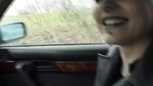 Kel Alman genç gösterme kapalı ona güzel deldi kedi