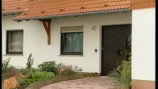 Alman Kapılarının Arkasında Özenle Siktir Edilir - Tam Film