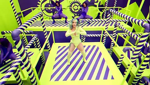 Cardi b, megan sana aygır, kylie jenner-pmv