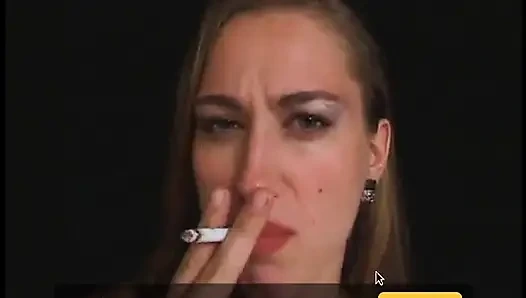 Sigara içen çıplak kızların danka'sından film akışı