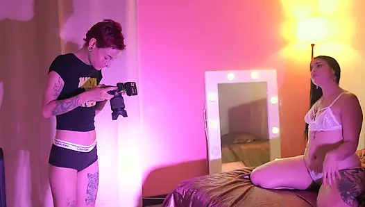 Büyük götlü gotik için fotoğraf çekiyor