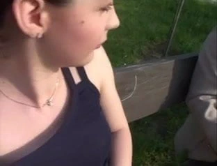 Yaşlı adam genç kız parktan seks için alıyor