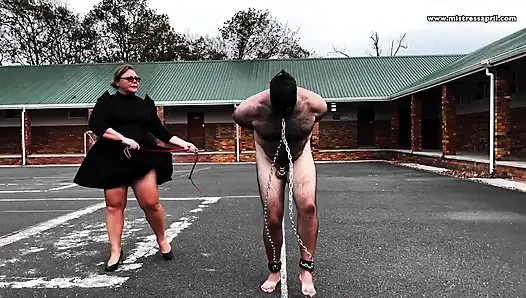 Dominatrix sahibe April - köle eğitimi