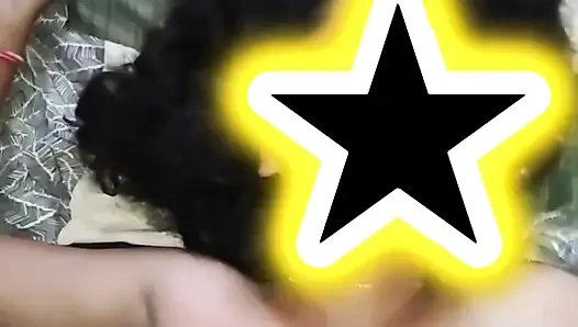 Desi pooja edepsizce sakso çekiyor ve sert sikişiyor