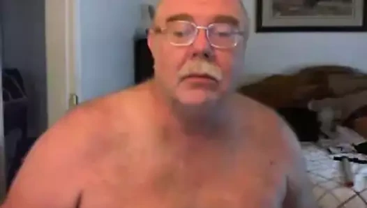 Adım baba kıllı vücudunu gösterir