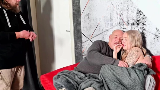 Egon kowalski kız arkadaşımı sikiyor!