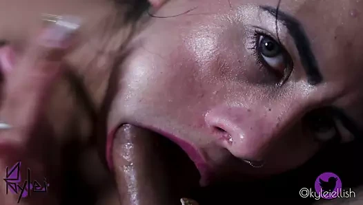 Yarağını emmek istiyorum!