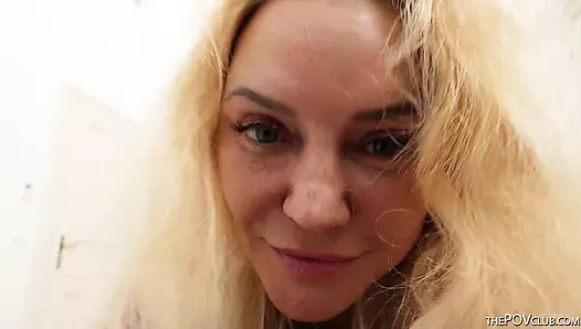 Sarışın genç erkek avcısı orta yaşlı seksi kadın mya evans ırklararası bakış açısı büyük zenci yarağı dölleme