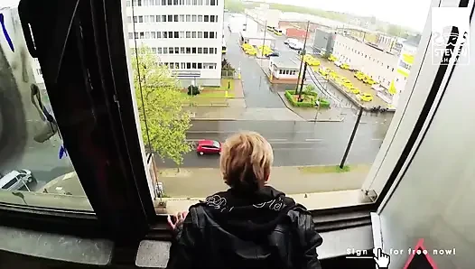 İnce orta yaşlı seksi kadın Vicky Hundt yoğun bir sikiş randevus un tadını çıkarıyor! StevenShame