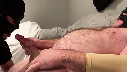 Sözlü alfa, kişisel saksocu ibnesini bozar ve ağzını tıkar