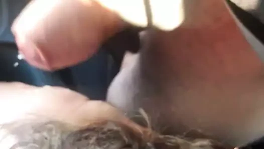 Kıvırcık saçlı kız patlayana kadar bana mastürbasyon yapıyor