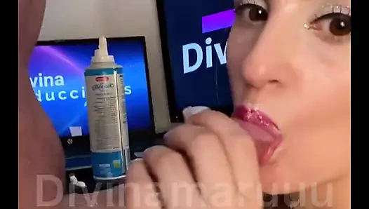 Vücudumun her yerine krem ve daha fazlası ile oynuyorum - divinamaruu