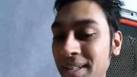 Dutchie seks sırasında şapkasını takıyor