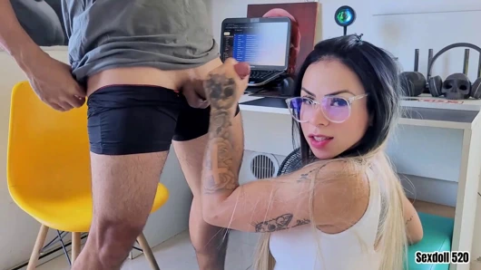 Üvey kız kardeşle azgın ilişki - 2 yarak ağzına boşalıyor