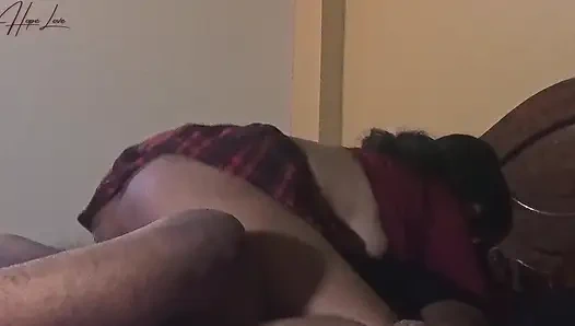 Ateşli hizmetçi işveren kocasıyla aldatıyor.