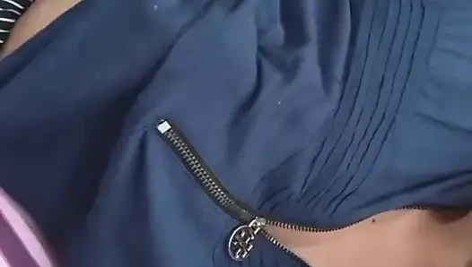 Sri-lankisches mädchen musterbation im badezimmer mit Dildo lust mit dicken möpsen und nasser muschi