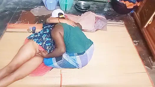 Hintli üvey anne sabah vakti parmaklıyor