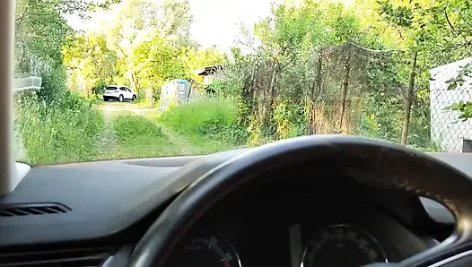 Güzel kızla araba macerası. Emerken neredeyse komşuya yakalanıyordum. Kendi üzerine boşalıyor