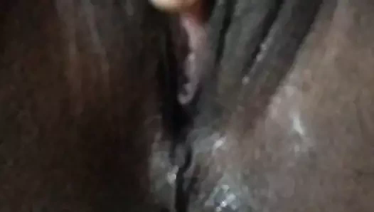 Hint karısı parmaklıyor.