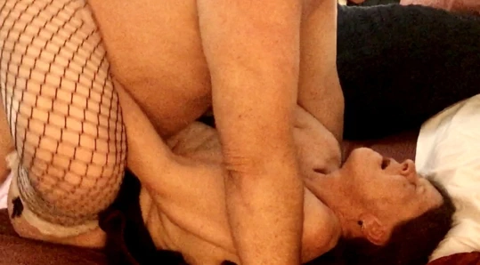 Em, ye, bir meleği becer