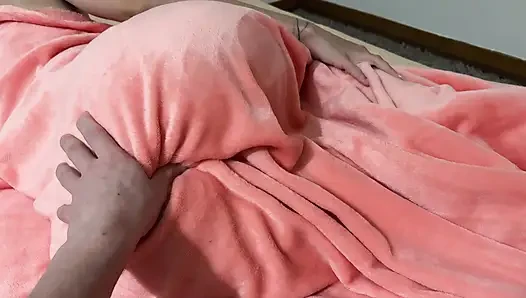 Sıkı anal parmaklama ve sikiş, külota boşalma
