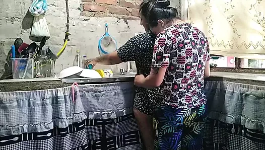 Sevgilim kıskanıyor ve onu sevdiği gibi memnun etmek zamanı