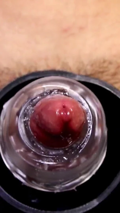 Yeni bir penis kılıfı ve sessiz bir mastürbasyon makinesini test etme | Klip 1