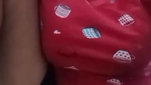 Güzel görünümlü puja göğüsleri çok büyük