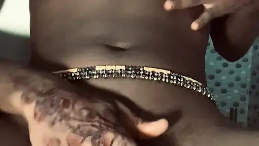 Ateşli zenci hatun browngurl234 banyoda tek başına anın tadını çıkarıyor