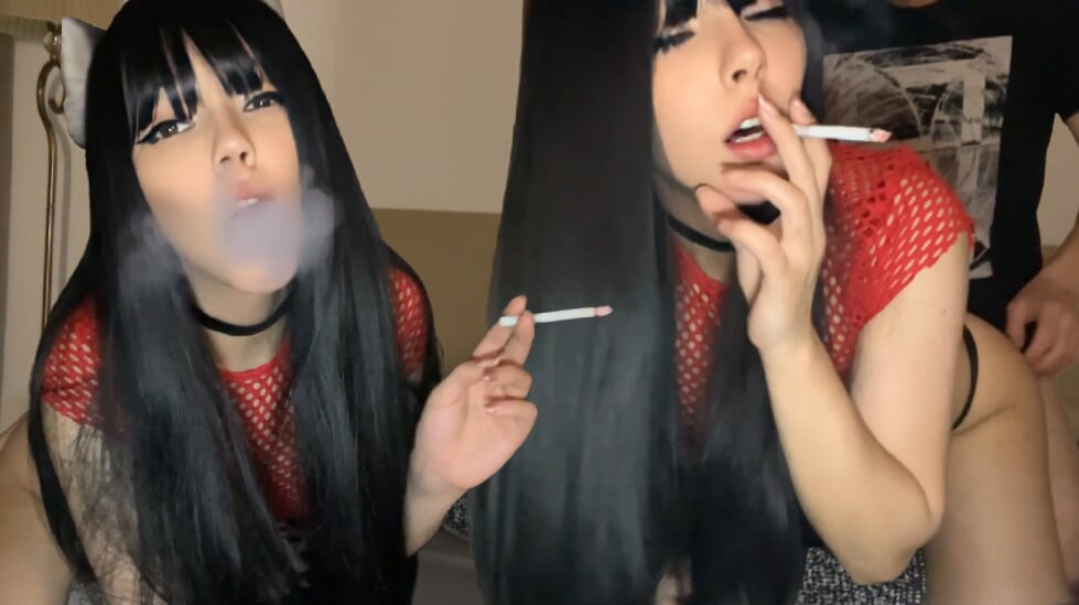 Gotik kız sigara içerken üvey babası tarafından sikiliyor (tam video için benden iste)