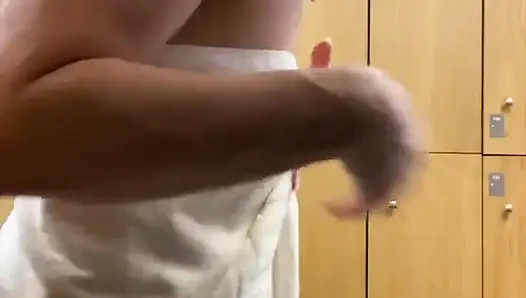 Soyunma odasından ve duşdan sonra seni benimle saunaya götüreceğim