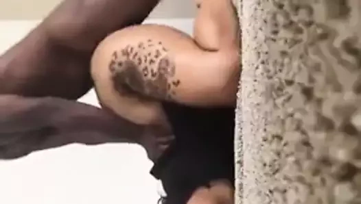 Arkadan çekimler inlemesine neden oldu