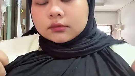 Sansürsüz tesettürlü masaj büyük meme