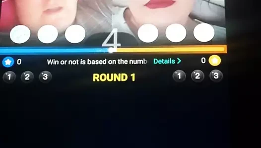 Gabriela grassa proasta cu ochelari