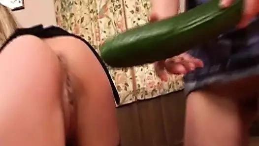 Birinci sınıf Alman orta yaşlı seksi kadınlar ateşli lezbiyen eyleminin tadını çıkarıyor