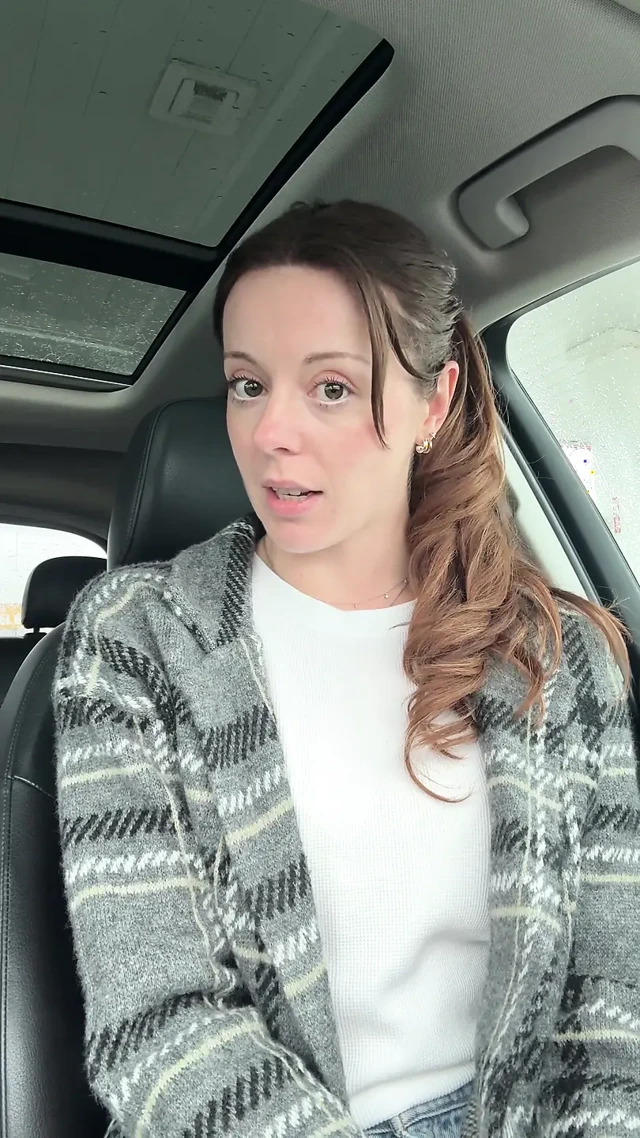 Ben benzinimi pompalarken çok yüksek sesle boşalmamaya çalışıyorum