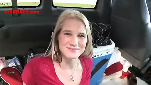 Slutty milf alır şişman çük içinde ona göt