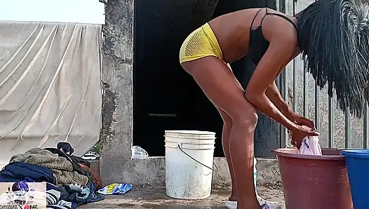 O Amcığımı Sidikle Siktikten Sonra Babamın Kıyafetlerini Yıkıyorum!!