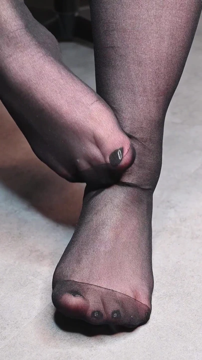 Asmr Naylon Ayakları Sürtünüyor Ve Aynı Anda aşırı Rahatlatıcı Ve Tahrik Ediyor 4K'da Naylon Ayak Takıntısı