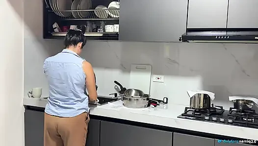 Pembe amcıklı güzel latin evli kadınla mutfakta tutkulu seks!