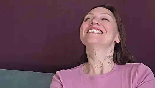 Üvey annemin orta yaşlı seksi en iyi arkadaşımla kazara yüze boşalma zamanı azgın bir çağrıya döndü o doyumsuz kıllı bir olgun