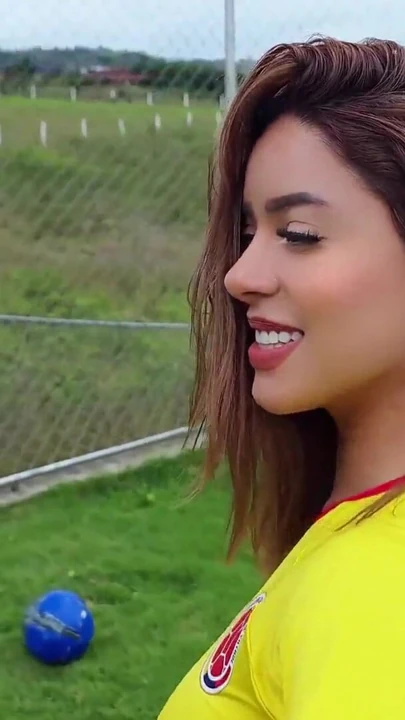 Seksi latin futbol sahasında antrenörünü sikiyor - anissamiller | Klip 1