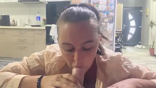 Havuzda oral seks ve sonra devam etmek için eve gittik