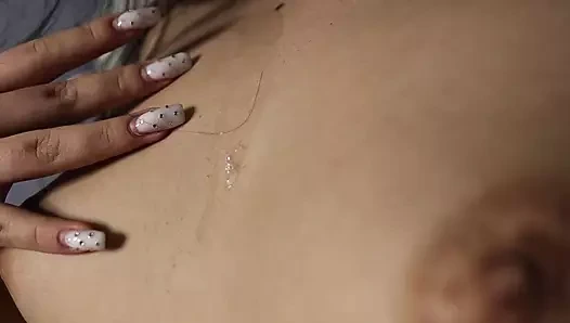 Çıplak meme uçlarıyla dalga geç!